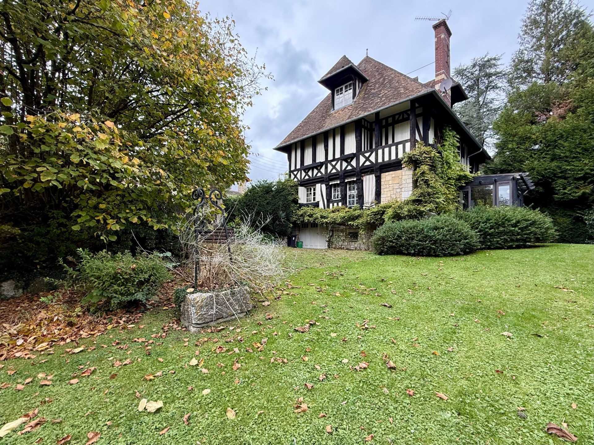 Norman house 9 Rooms for sale on MONT ST AIGNAN (76130)