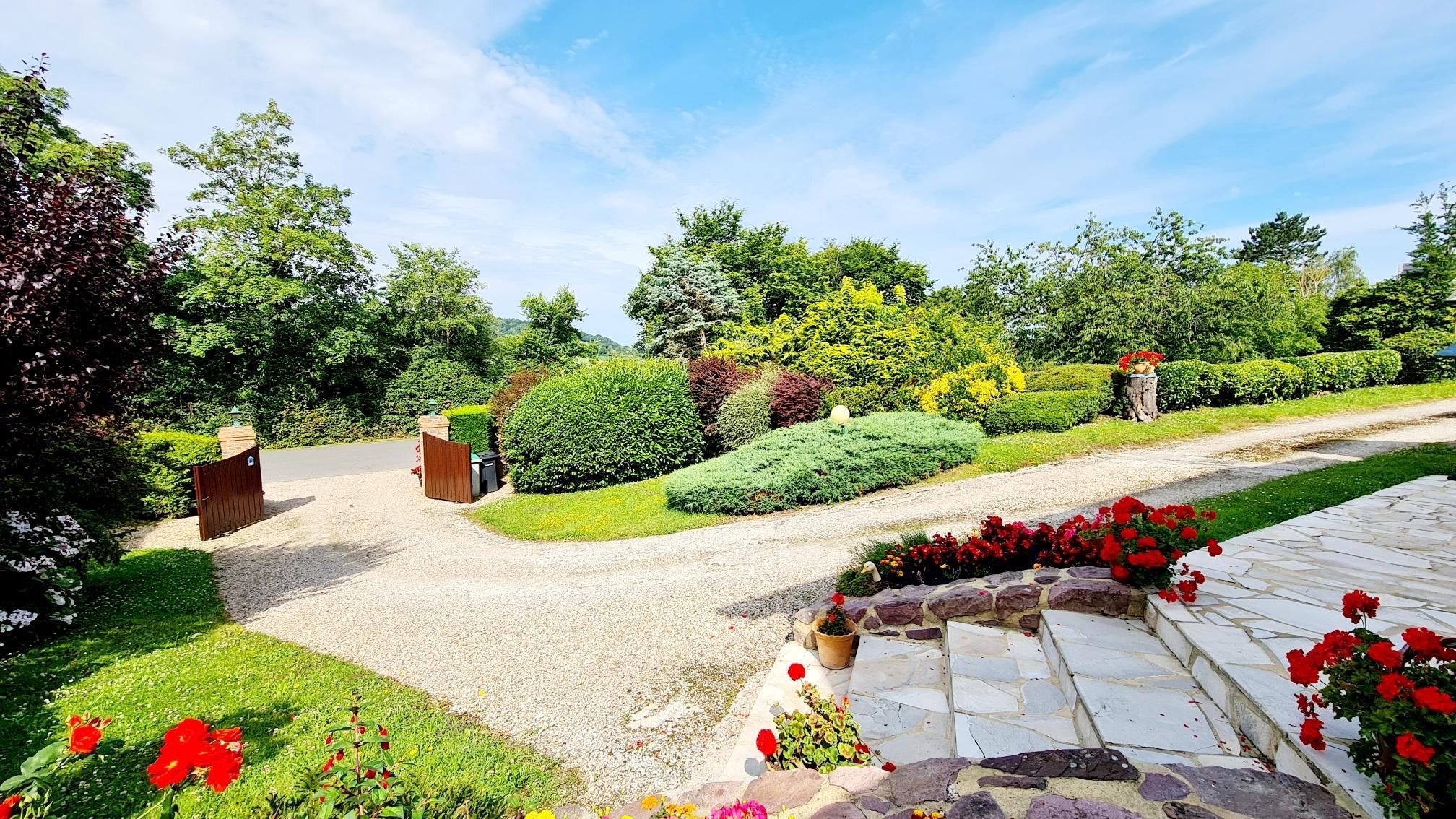 house 6 Rooms for sale on PONT L EVEQUE (14130)