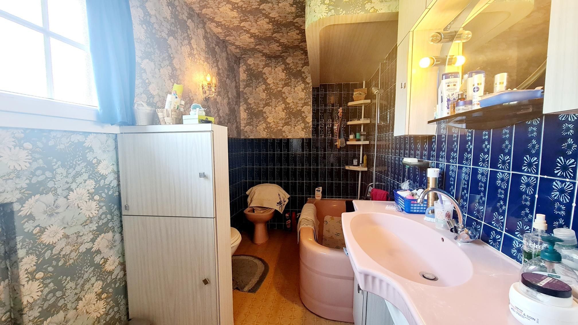 house 6 Rooms for sale on PONT L EVEQUE (14130)