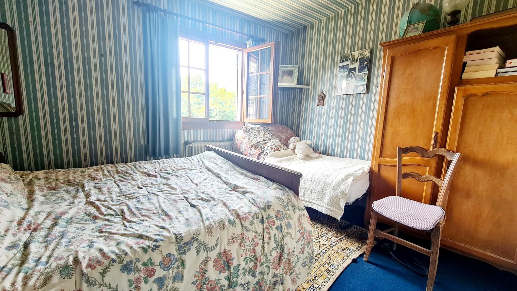 house 6 Rooms for sale on PONT L EVEQUE (14130)