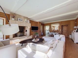 house 10 Rooms for sale on BAYEUX (14400)