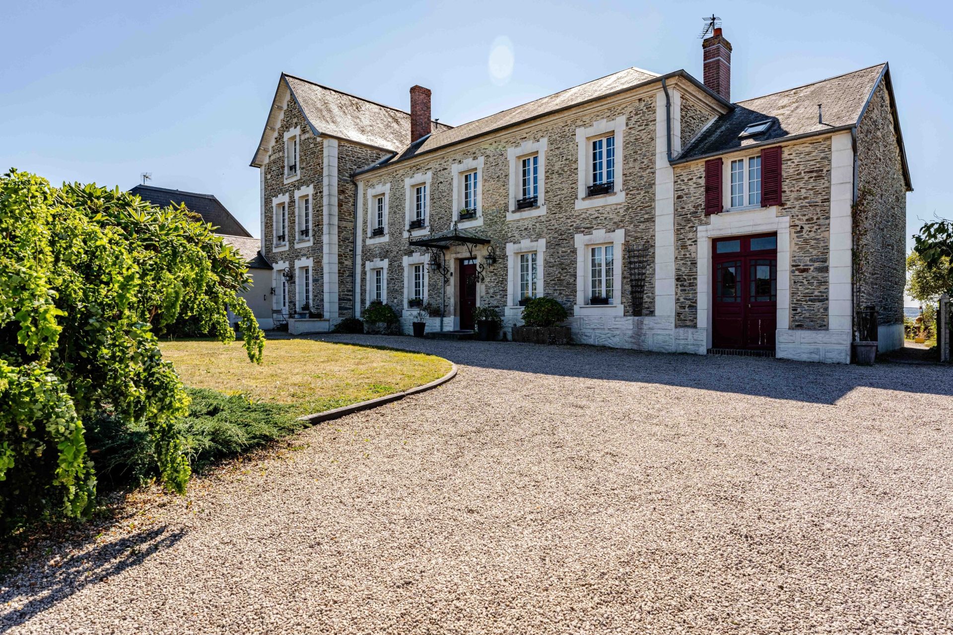 house 11 Rooms for sale on BAYEUX (14400)
