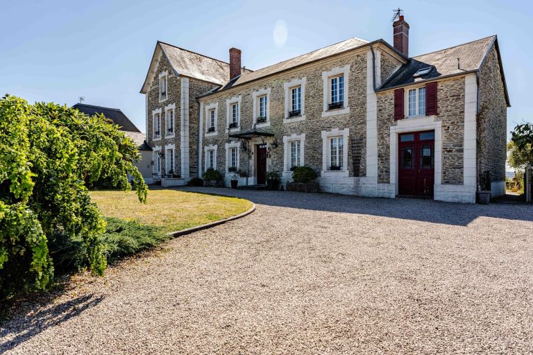 house 11 Rooms for sale on BAYEUX (14400)