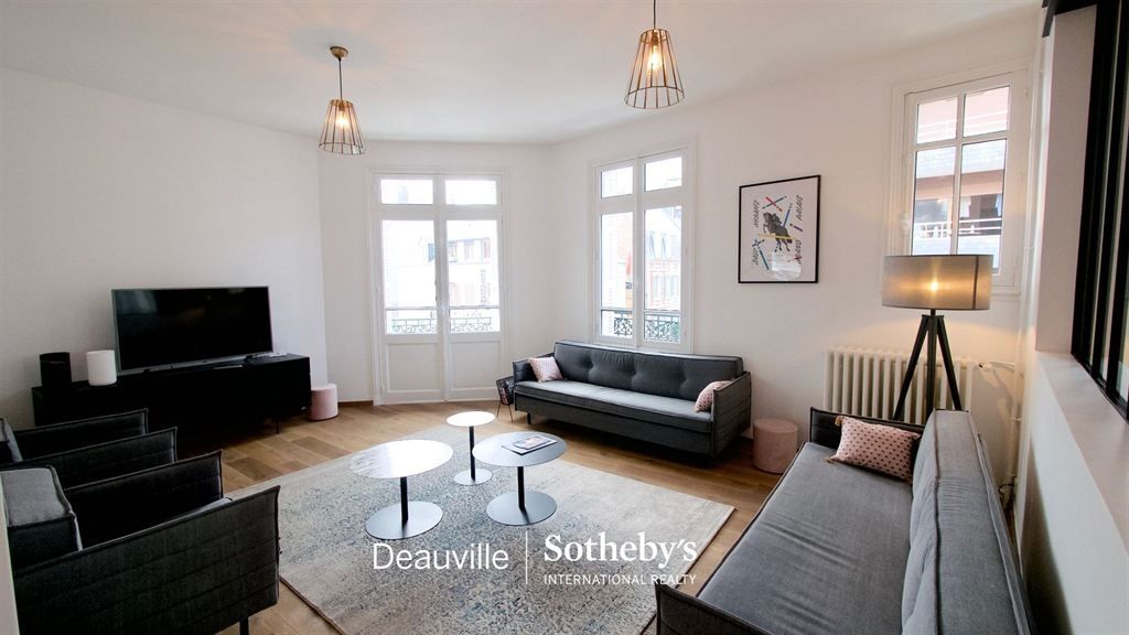 house 9 Rooms for seasonal rent on DEAUVILLE (14800)