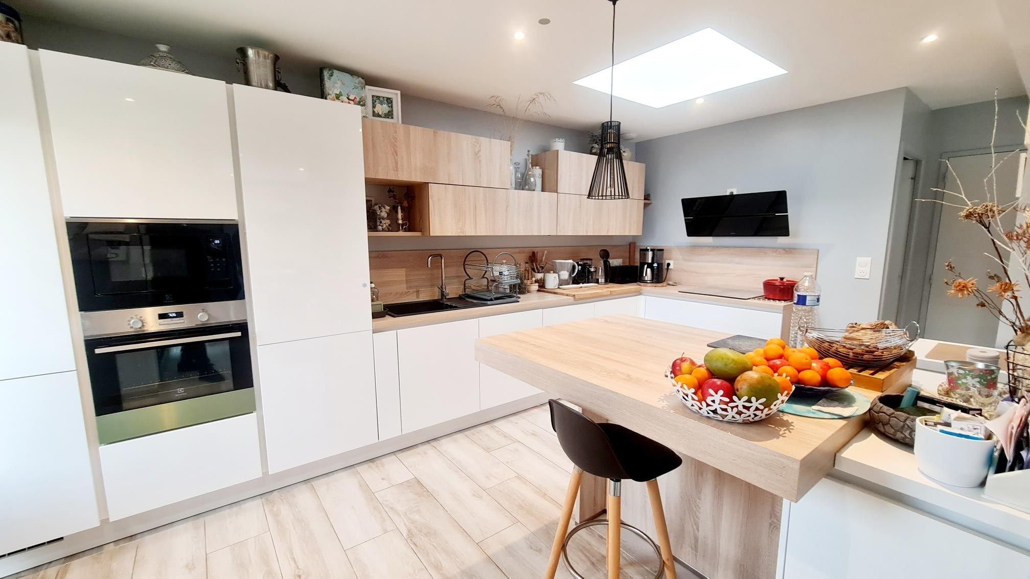 house 6 Rooms for sale on CABOURG (14390)