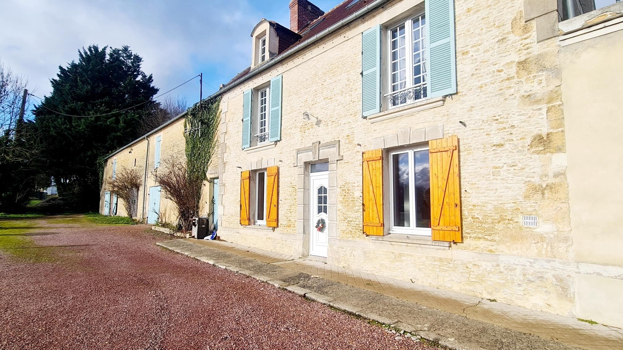 house 8 Rooms for sale on MOULT (14370)