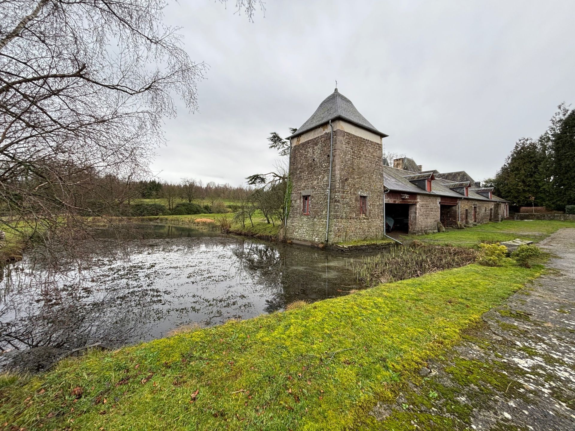 house 16 Rooms for sale on ST LO (50000)