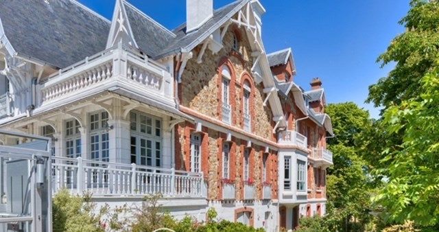 villa 10 Rooms for sale on GRANVILLE (50400)