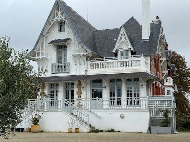 villa 10 Rooms for sale on GRANVILLE (50400)