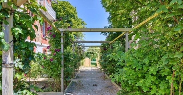 villa 10 Rooms for sale on GRANVILLE (50400)