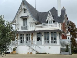 villa 10 Rooms for sale on GRANVILLE (50400)