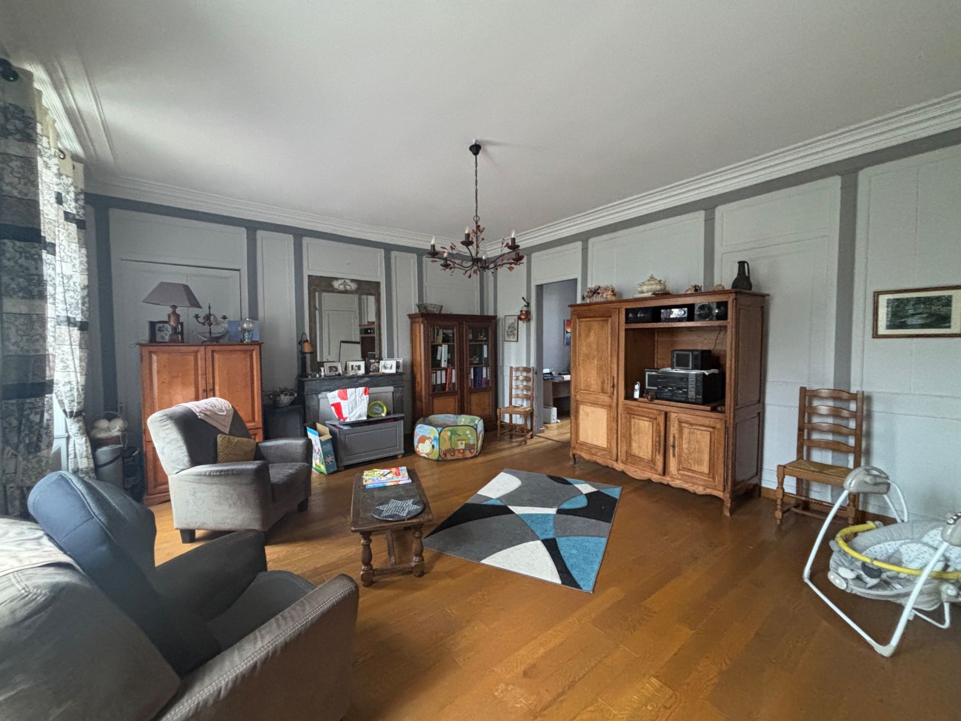 house 18 Rooms for sale on CAEN (14000)
