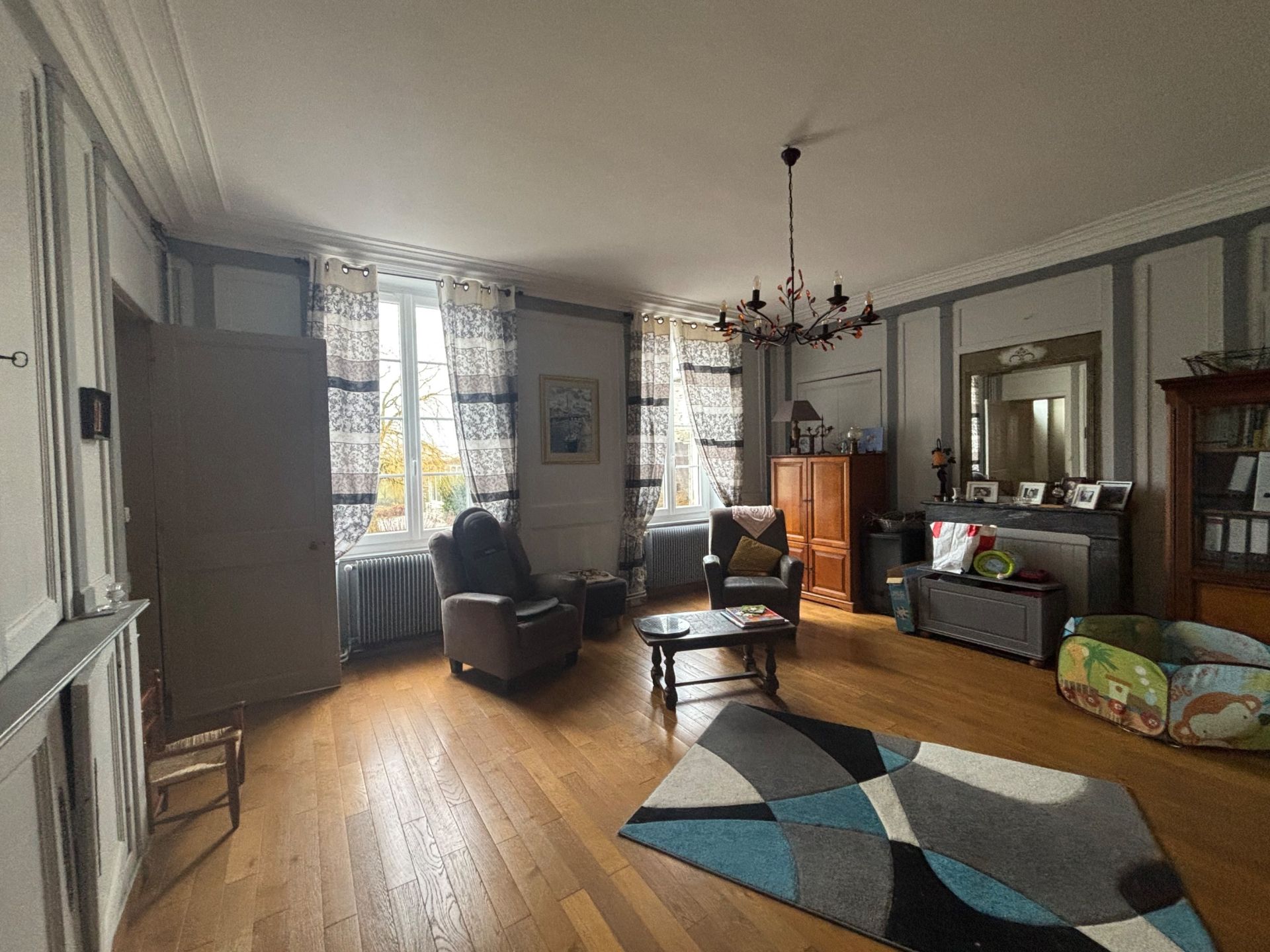 house 18 Rooms for sale on CAEN (14000)