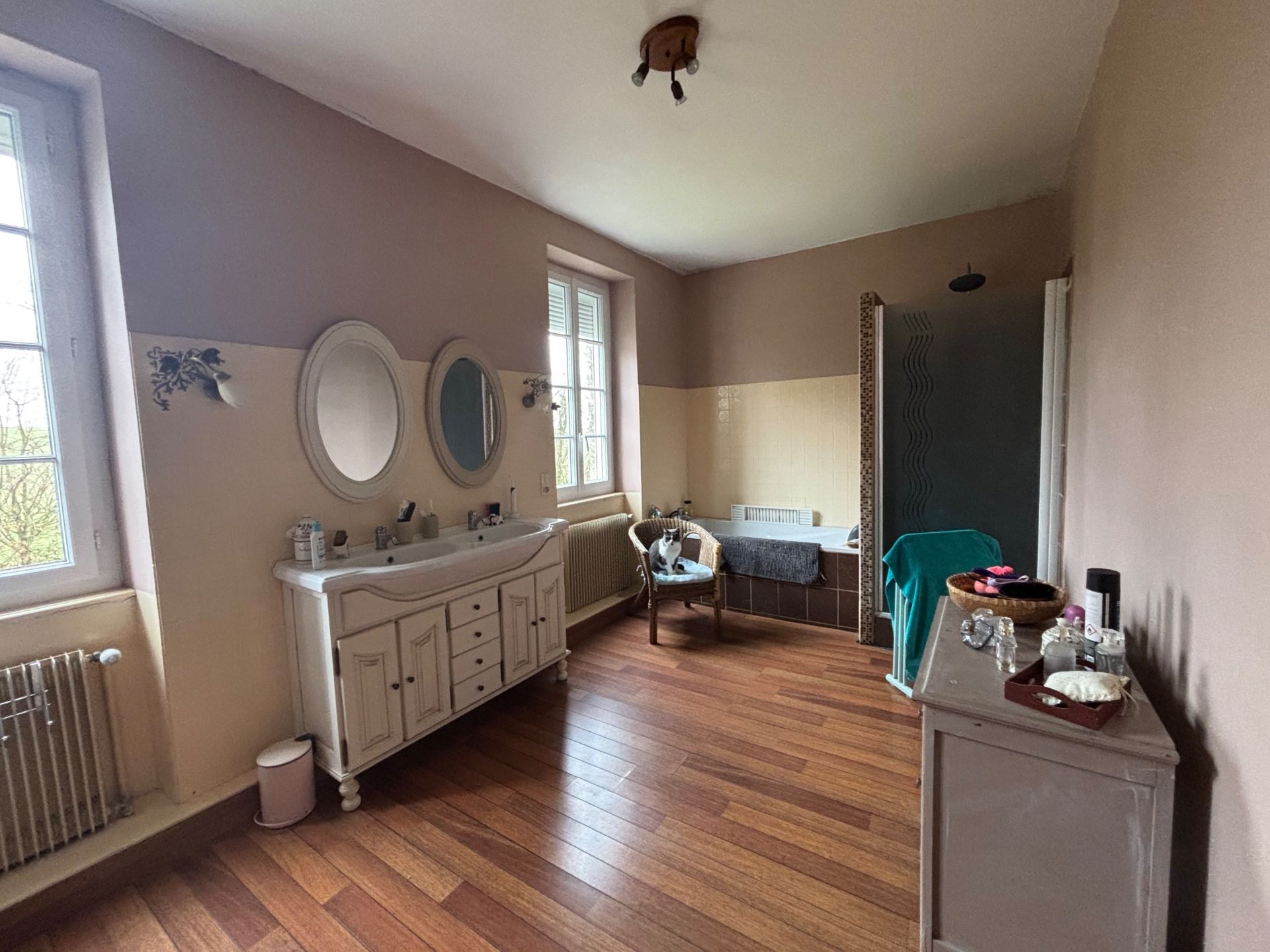 house 18 Rooms for sale on CAEN (14000)