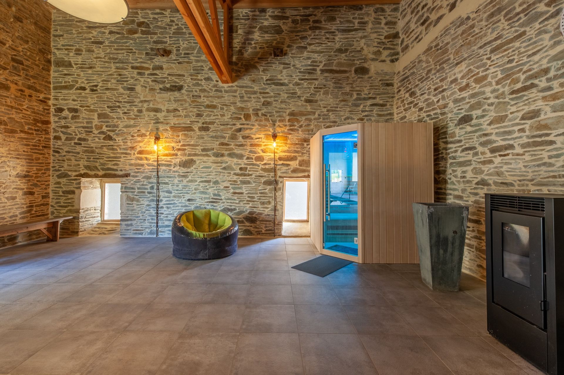 house 18 Rooms for sale on CAEN (14000)