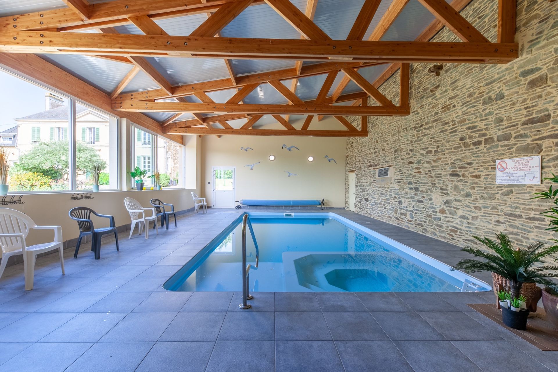 house 18 Rooms for sale on CAEN (14000)