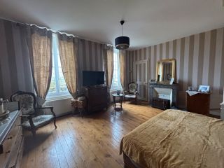 house 18 Rooms for sale on CAEN (14000)