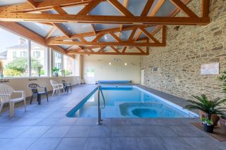 house 18 Rooms for sale on CAEN (14000)