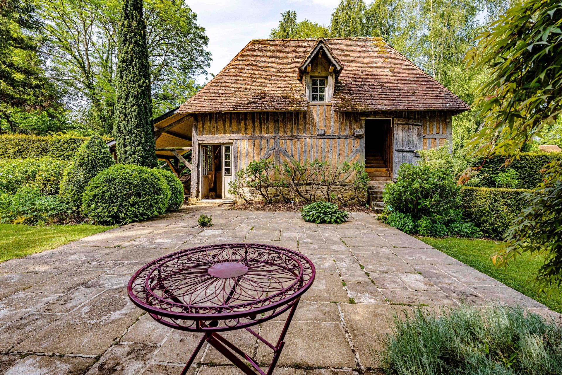 house 40 Rooms for sale on PONT L EVEQUE (14130)