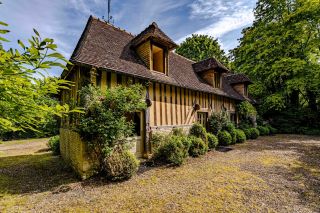 house 40 Rooms for sale on PONT L EVEQUE (14130)