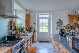 house 6 Rooms for sale on BAYEUX (14400)