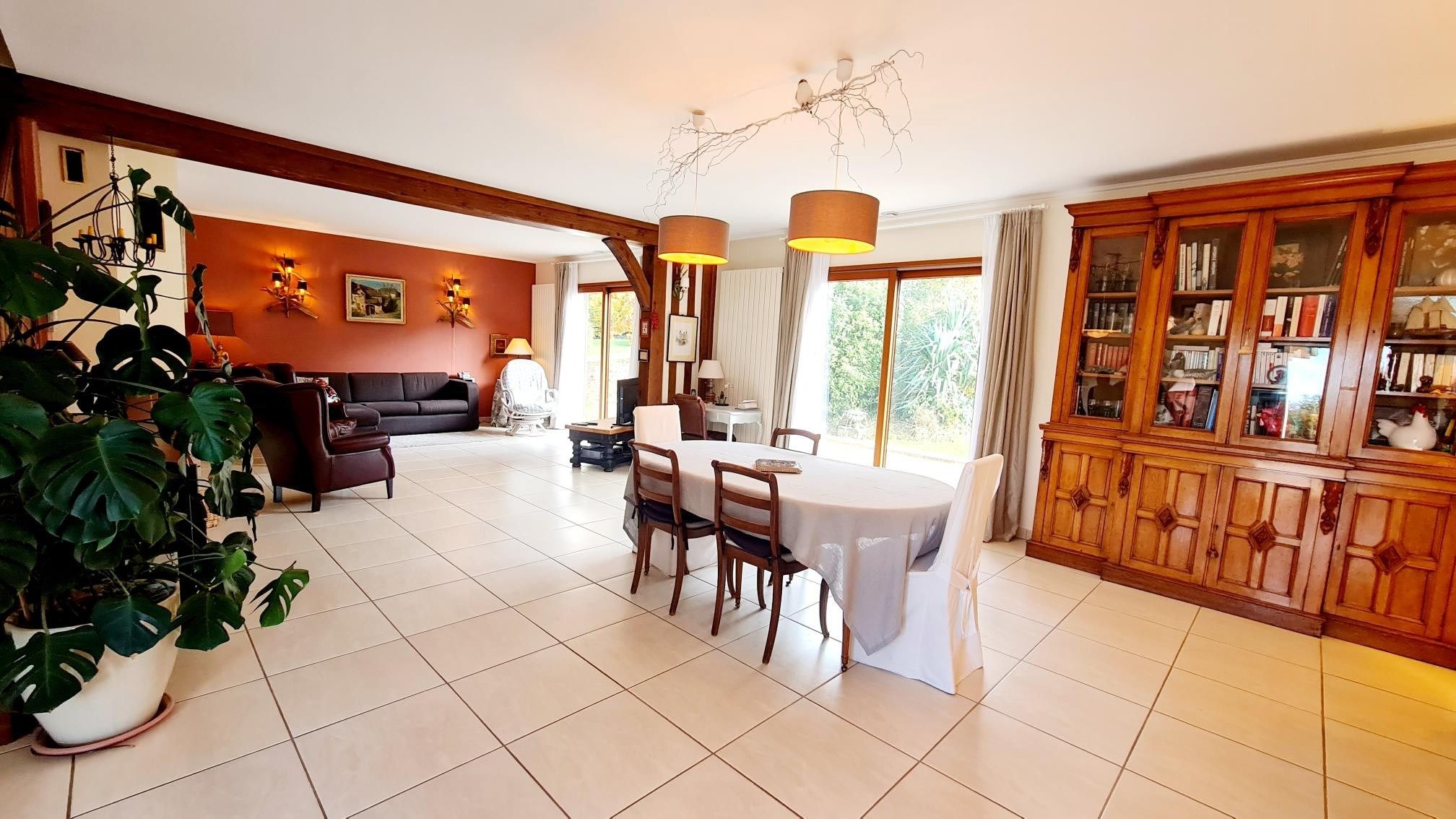 house 8 Rooms for sale on PONT L EVEQUE (14130)