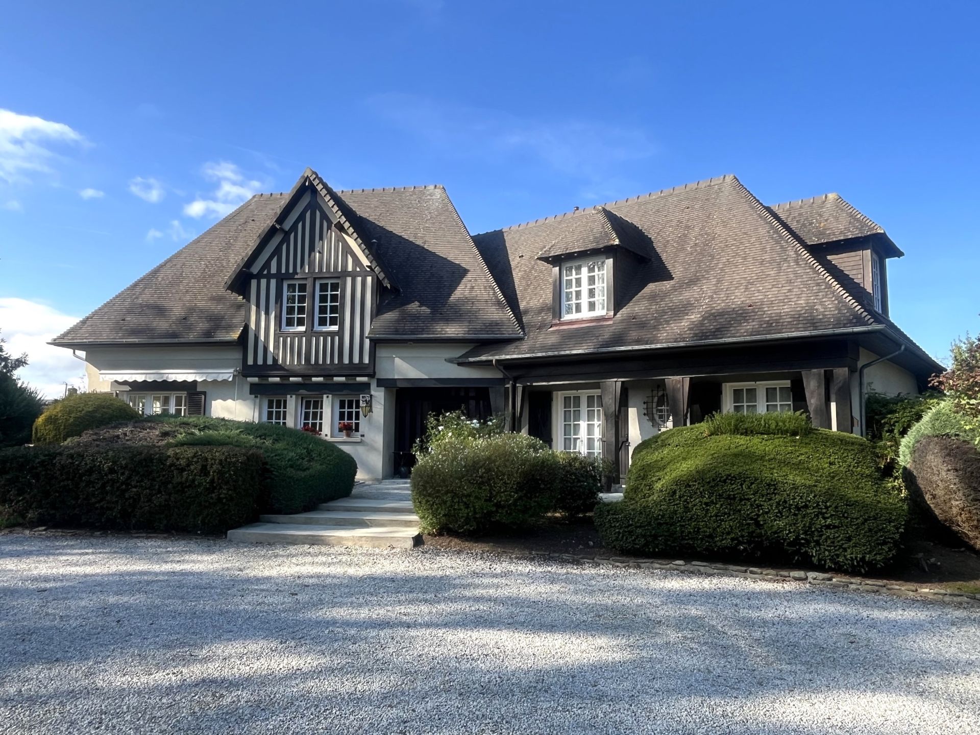 house 9 Rooms for sale on BAYEUX (14400)