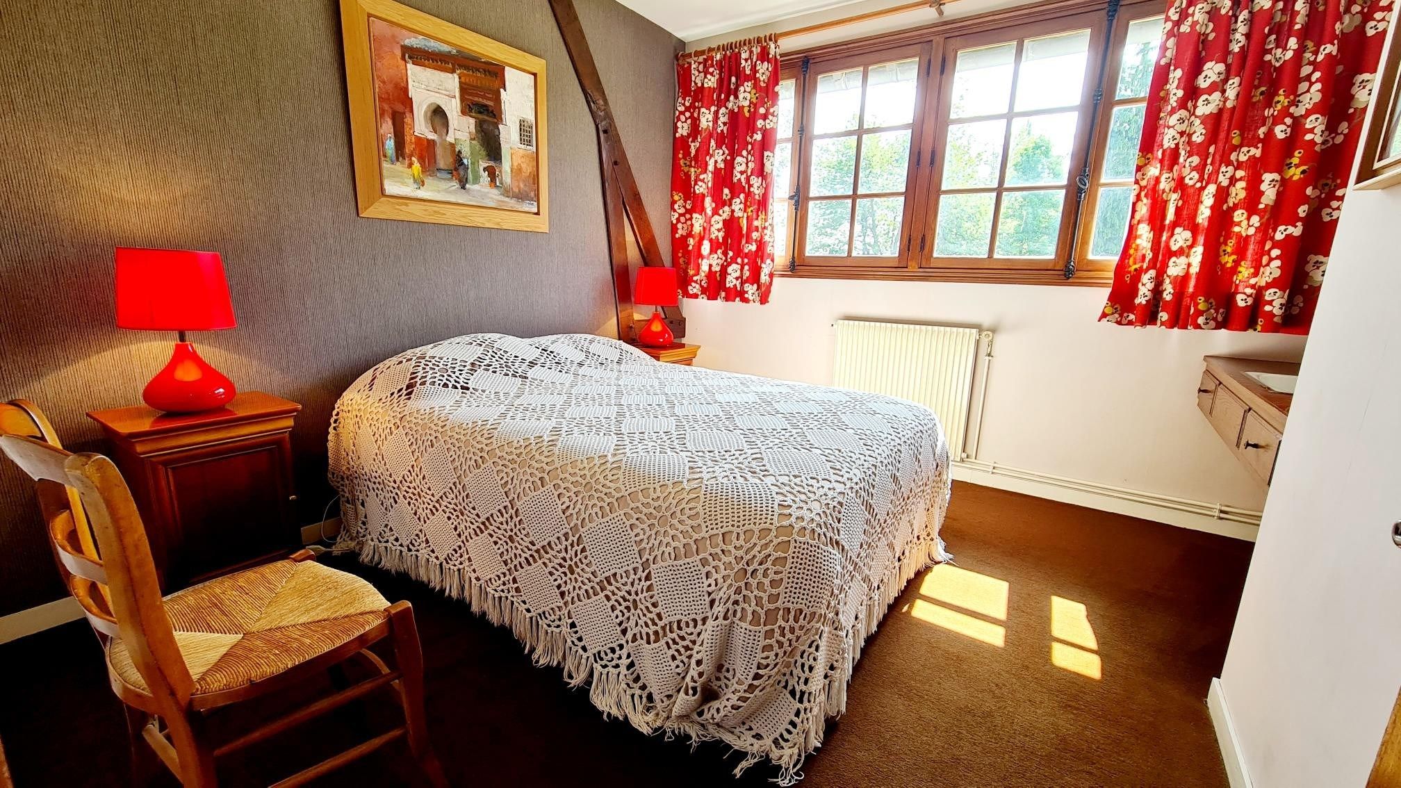 house 6 Rooms for sale on PONT L EVEQUE (14130)