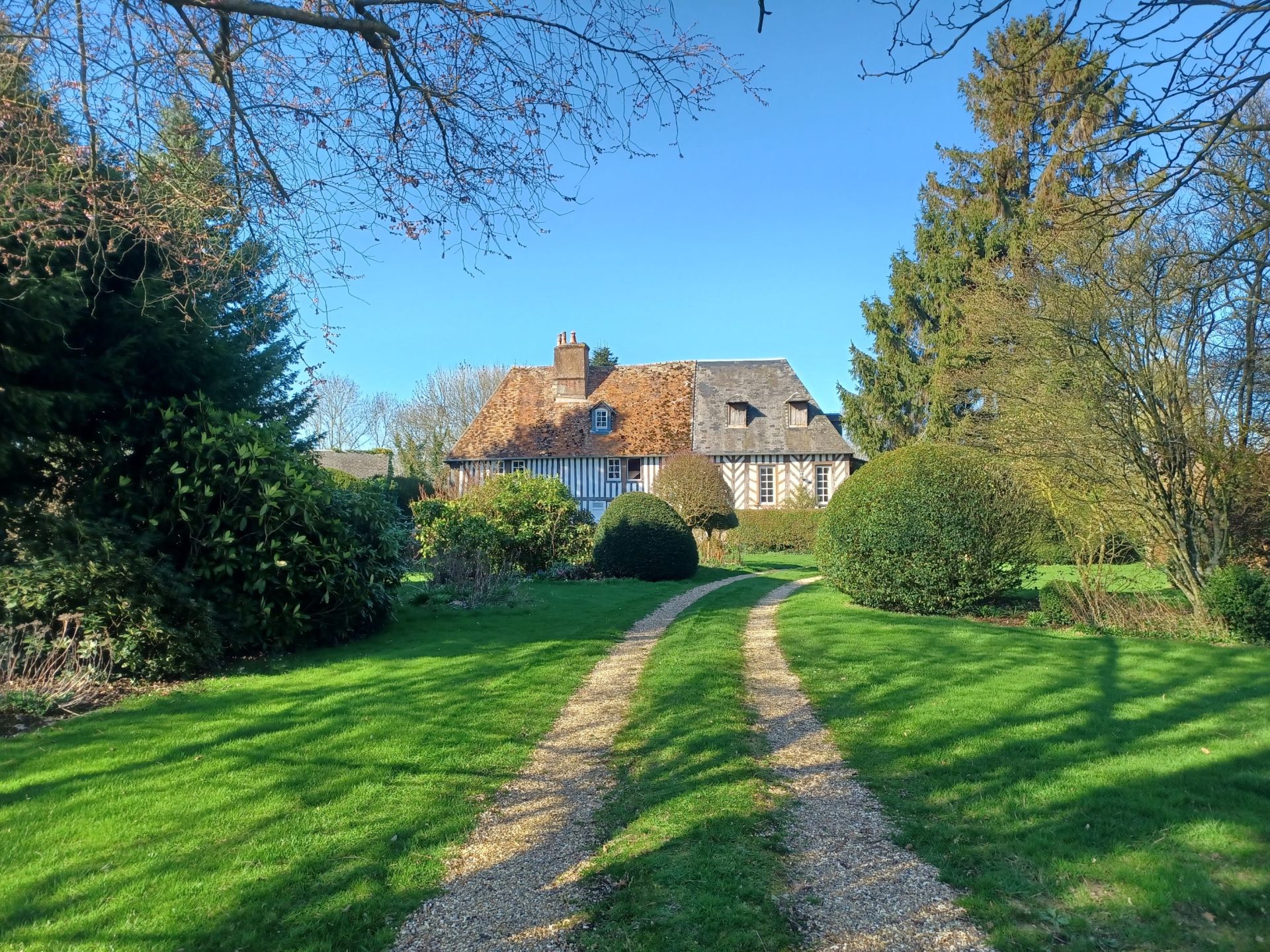 house 5 Rooms for sale on CAPELLE LES GRANDS (27270)