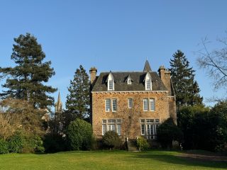 house 12 Rooms for sale on ST HILAIRE DU HARCOUET (50600)