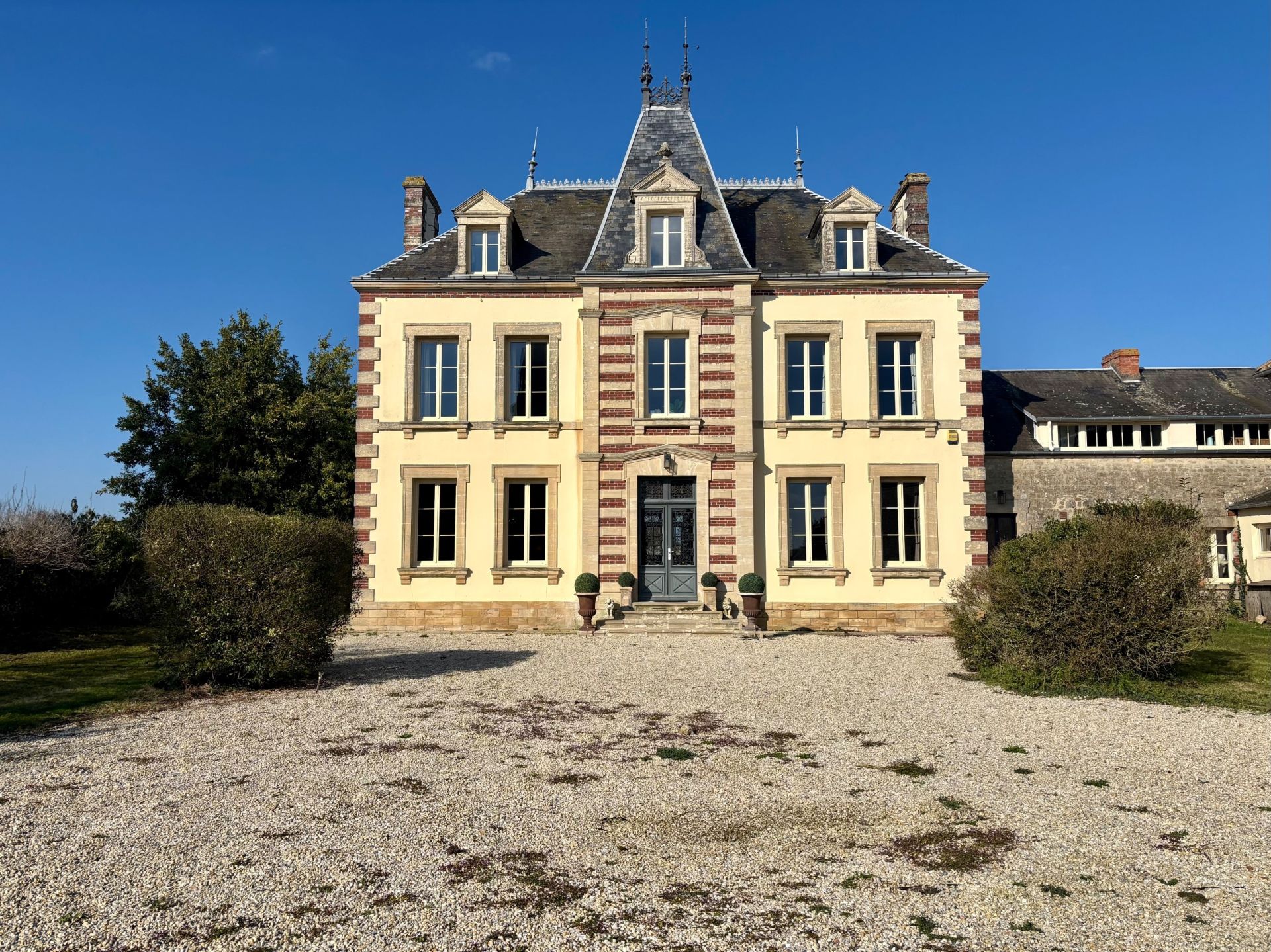 house 12 Rooms for sale on VIERVILLE SUR MER (14710)