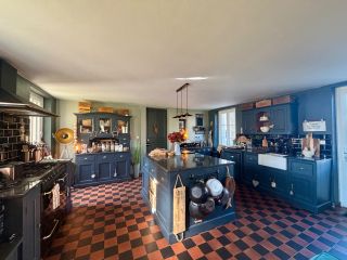 house 12 Rooms for sale on VIERVILLE SUR MER (14710)