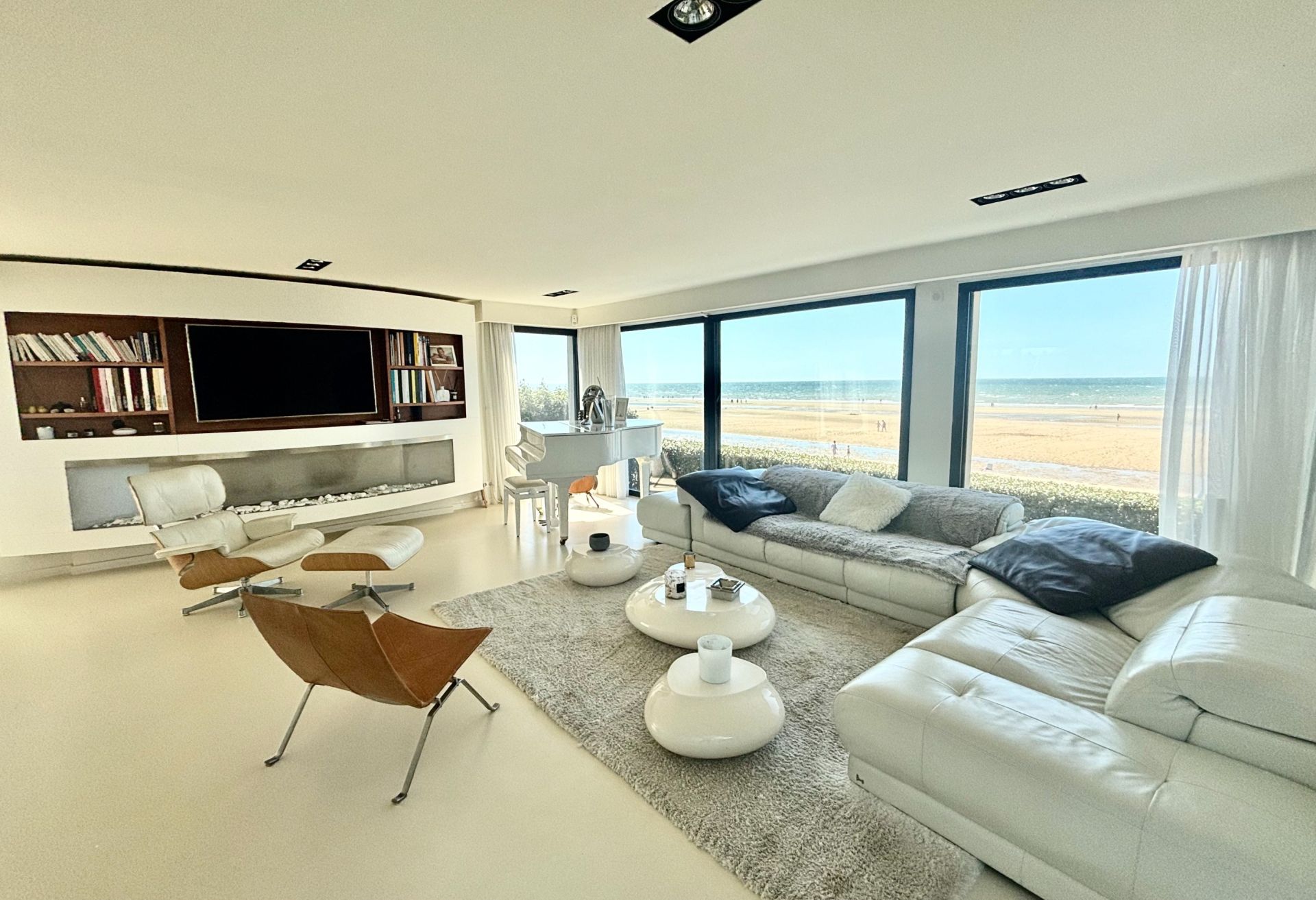 house 7 Rooms for sale on VILLERS SUR MER (14640)