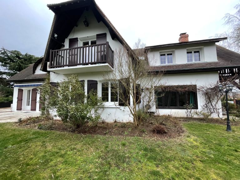 maison bourgeoise 9 Pièces en vente sur ST ETIENNE DU ROUVRAY (76800)