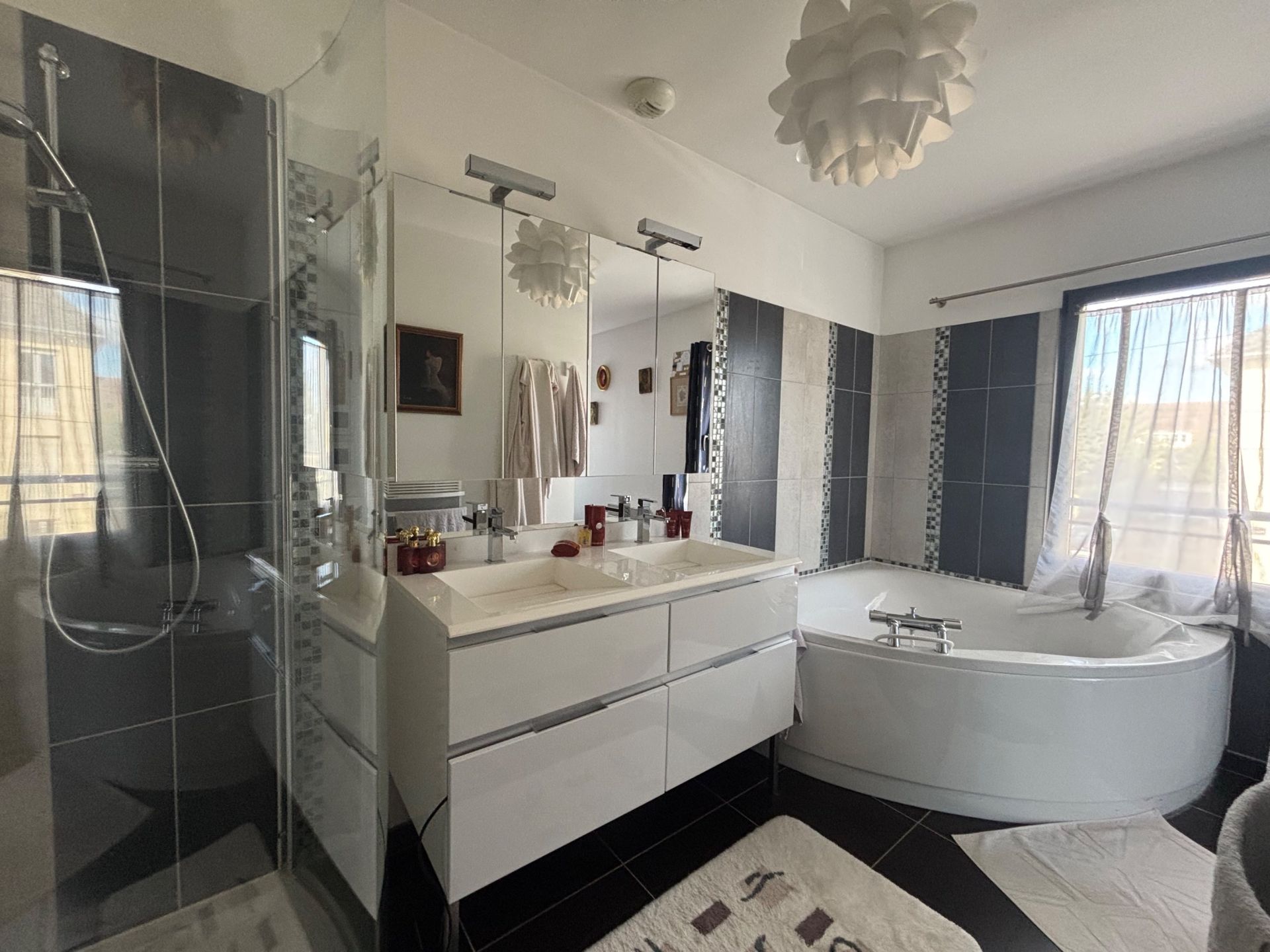 house 7 Rooms for sale on OUISTREHAM (14150)