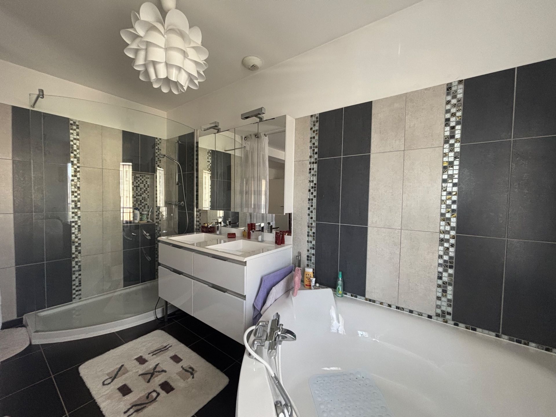 house 7 Rooms for sale on OUISTREHAM (14150)