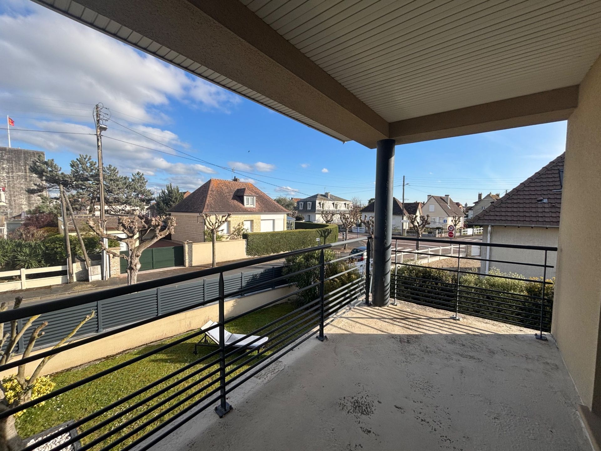 house 7 Rooms for sale on OUISTREHAM (14150)