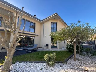 house 7 Rooms for sale on OUISTREHAM (14150)