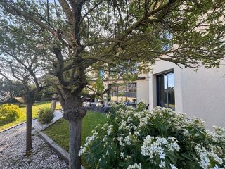 house 7 Rooms for sale on OUISTREHAM (14150)