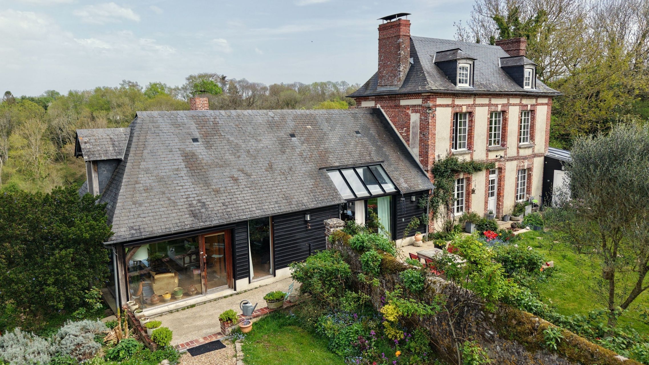 house 19 Rooms for sale on GONNEVILLE SUR HONFLEUR (14600)