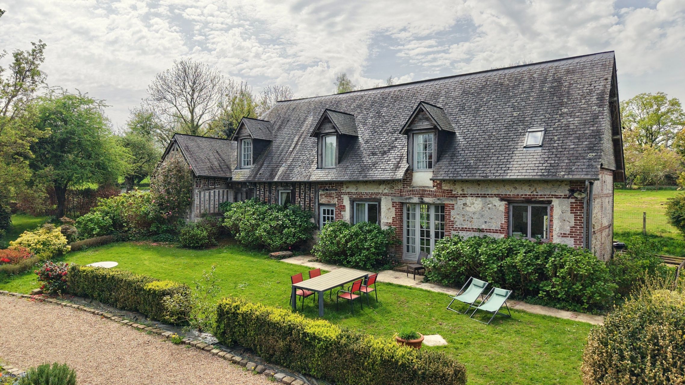 house 19 Rooms for sale on GONNEVILLE SUR HONFLEUR (14600)