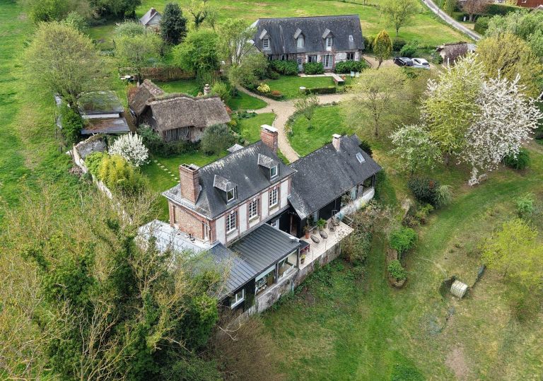 house 19 Rooms for sale on GONNEVILLE SUR HONFLEUR (14600)
