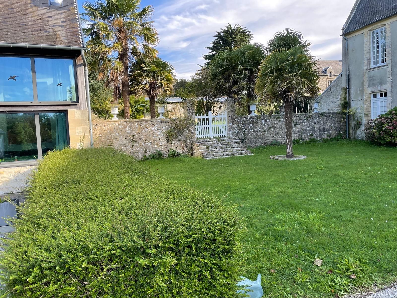 house 14 Rooms for sale on VIERVILLE SUR MER (14710)