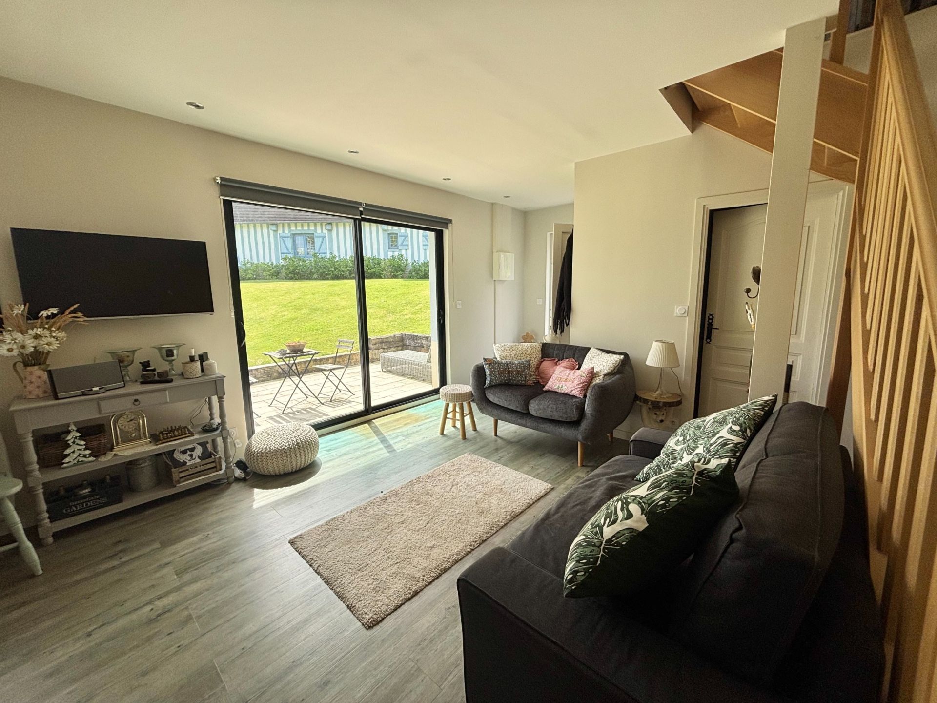 house 8 Rooms for sale on GLANVILLE (14950)