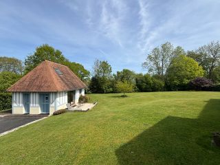 house 8 Rooms for sale on GLANVILLE (14950)