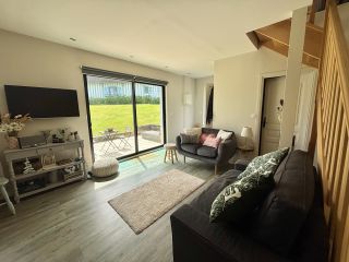 house 8 Rooms for sale on GLANVILLE (14950)