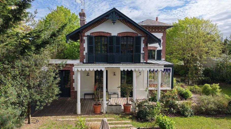 house 11 Rooms for sale on TOURGEVILLE (14800)