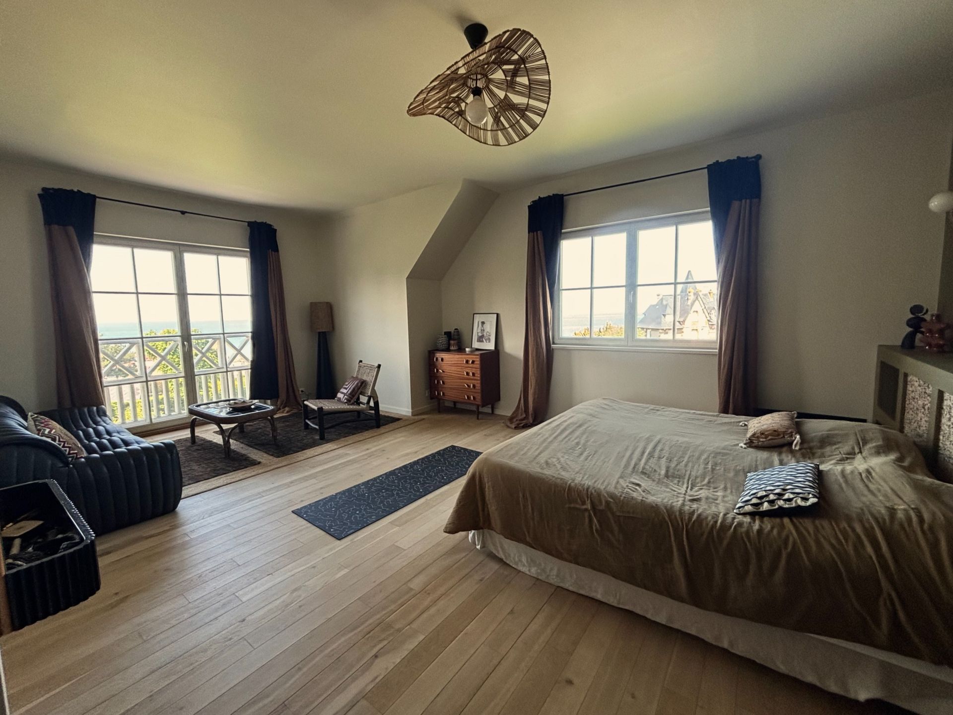 house 8 Rooms for seasonal rent on BENERVILLE SUR MER (14910)