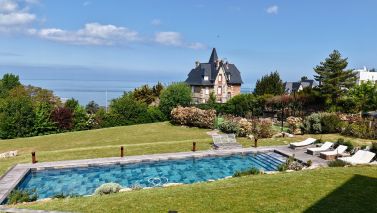 house 8 Rooms for seasonal rent on BENERVILLE SUR MER (14910)