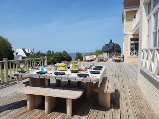 house 8 Rooms for seasonal rent on BENERVILLE SUR MER (14910)